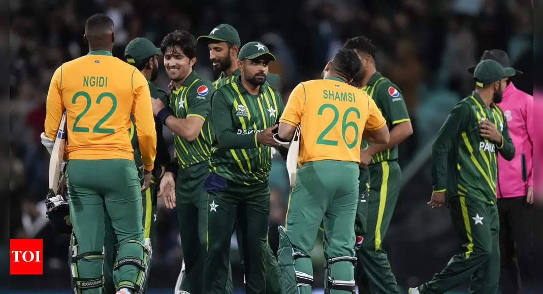 T20 World Cup, Pakistan vs South Africa: Pakistan keep hopes alive by ending South Africa’s unbeaten run | Cricket News – Times of India