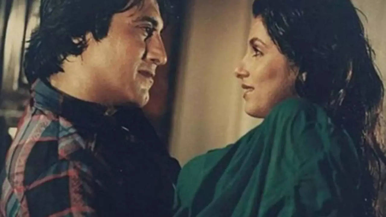 When Vinod Khanna lost control and couldn’t stop himself while shooting an  intimate bedroom scene with Dimple Kapadia