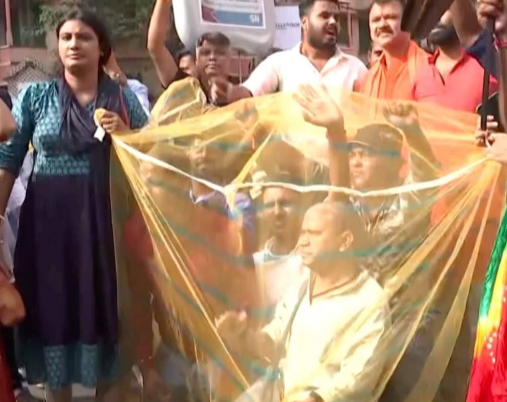 
BJP Yuva Morcha holds protest against Kolkata Municipal Corporation
