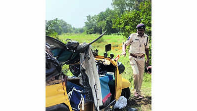 Telangana: Four die, seven hurt as lorry rams auto