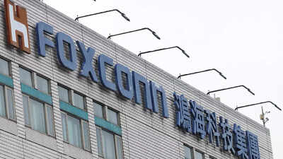 Escape from Foxconn: Workers recount Covid chaos at iPhone factory
