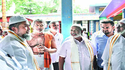 Coimbatore: Jamaat leaders visit Sangameswarar temple, meet priests