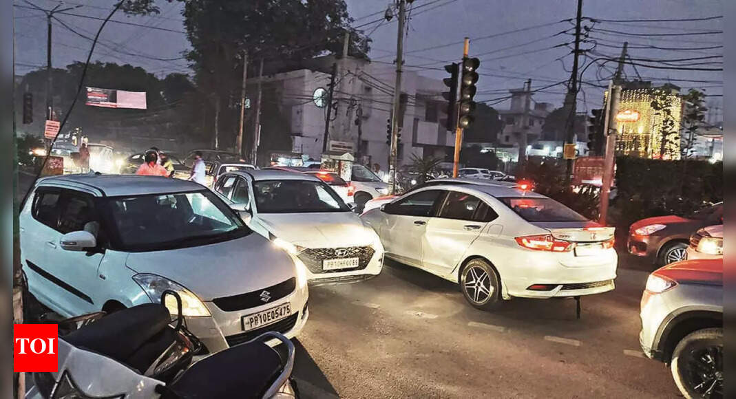 Mint Gumri Chowk Traffic Chaos At Mint Gumri Chowk A Daily Battle For