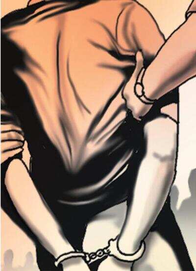 Chanda couple held for selling brown sugar