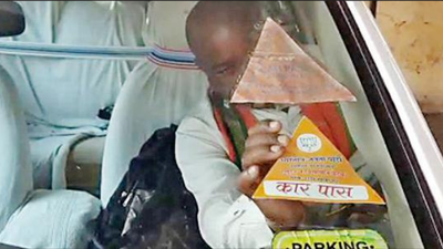 Jharkhand: CM Hemant Soren, Congress slam BJP for saffron party sticker on I-T sleuths' car