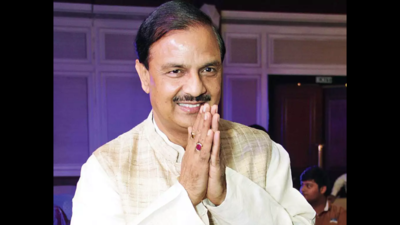 Noida: MP aide dragged out of SUV, thrashed