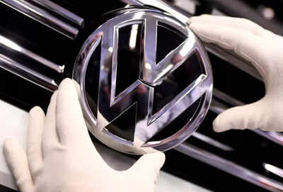 Volkswagen Group joins the list of manufacturers pausing paid advertisements on Twitter: Details