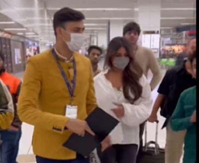 Priyanka Chopra masks up amidst Delhi air pollution; tells paps 'Mask nahi utrega'