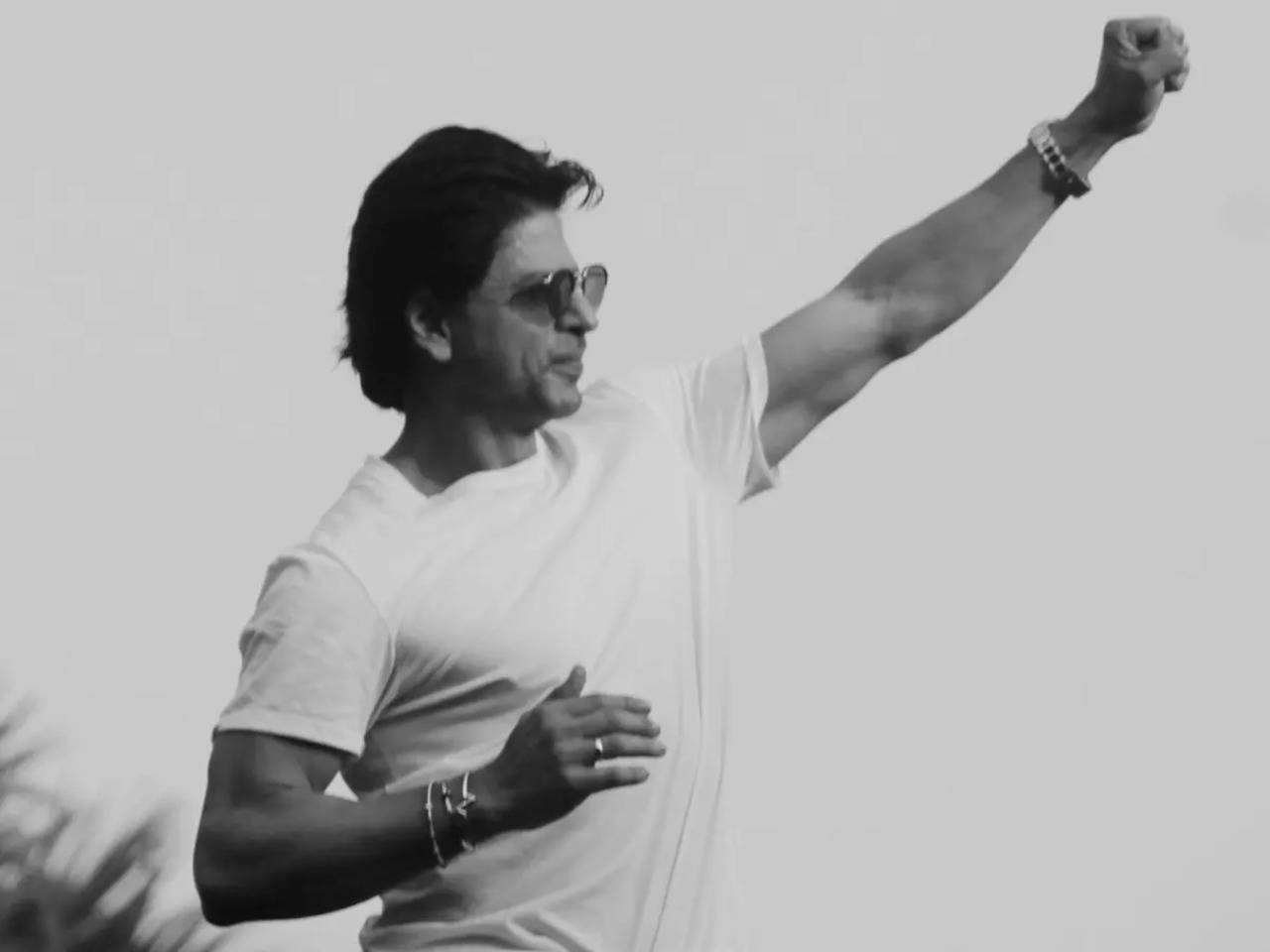 Shah Rukh Khan Gives Life Mantra to Fan Who Asked How to Deal With