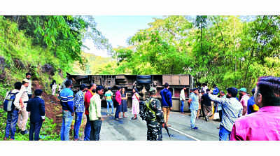 Seven injured as ST bus overturns near Ahwa