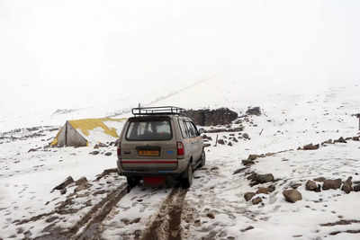 Mughal road closed as high altitude areas witness snowfall in J&K