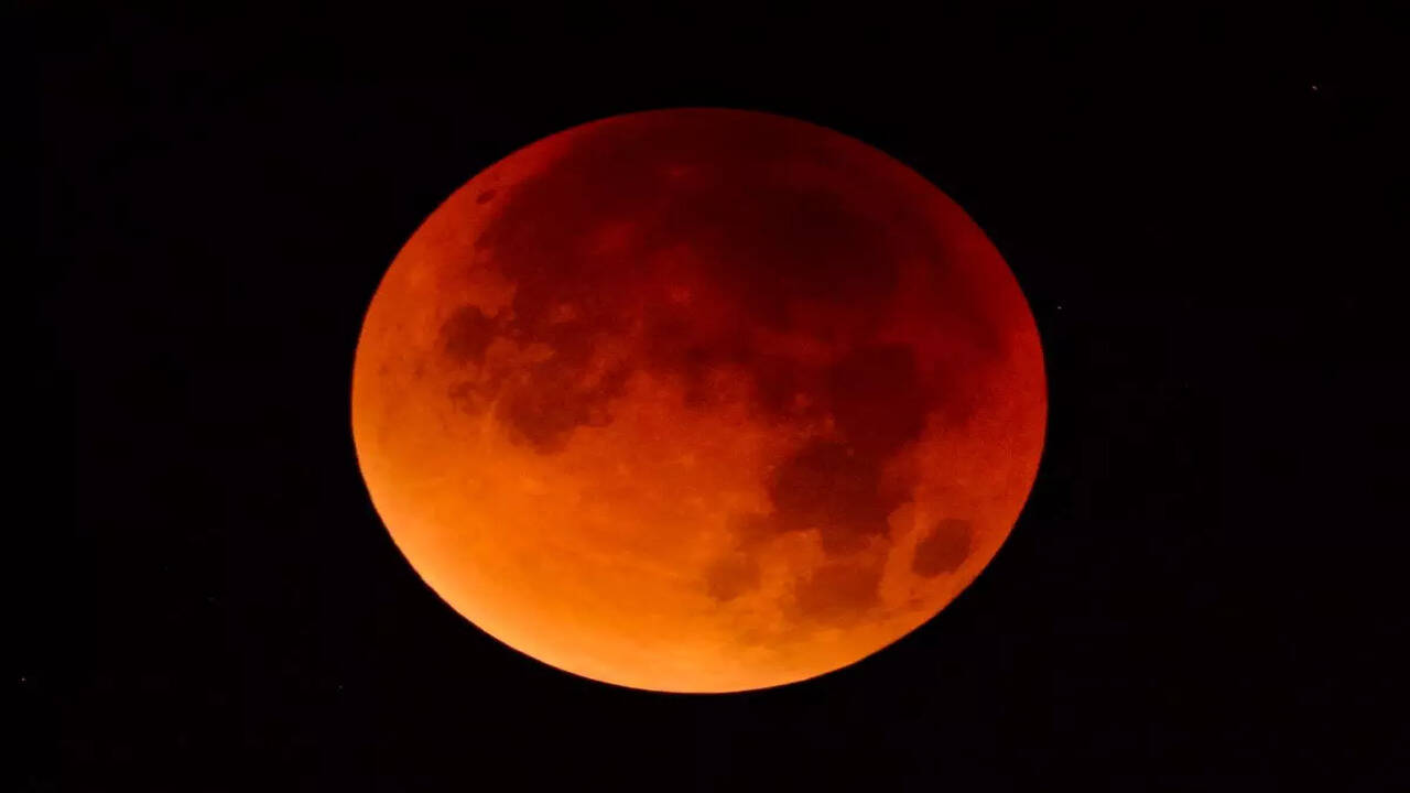 Lunar Eclipse 2022: Note these health precautions, what to eat and what not  to eat - Times of India