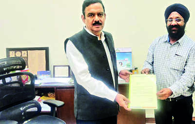 Liquor rate hike: Hotel assn chief meets ACS