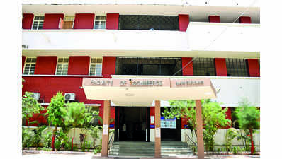 MS University reopens today sans clarity on FY BCom classes