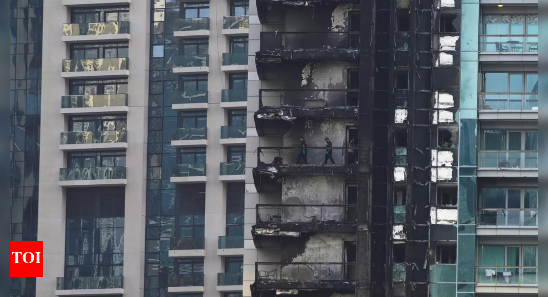 Dubai: Dubai fire races up high-rise near world's tallest building ...