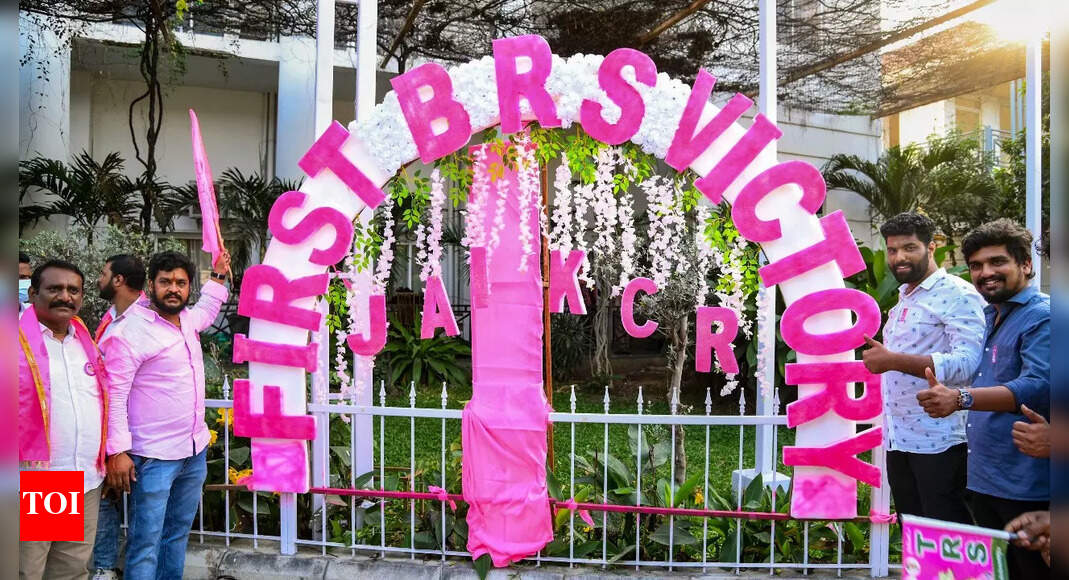 Telangana: Pink pilot blunts saffron sortie, aborts congress in Munugode