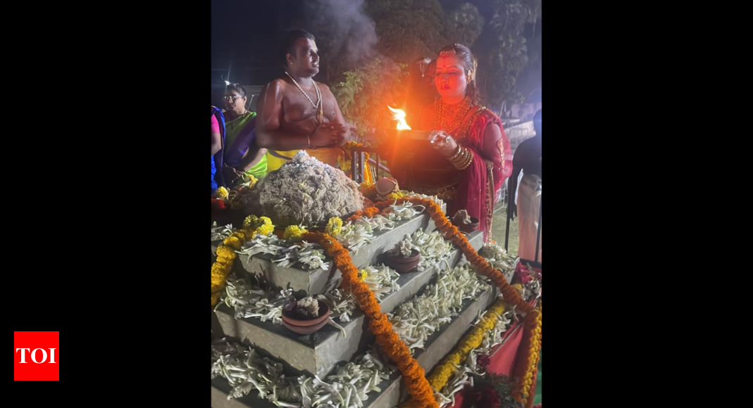 Andhra Pradesh Thousands of devotees offer prayers at Dokiparru temple