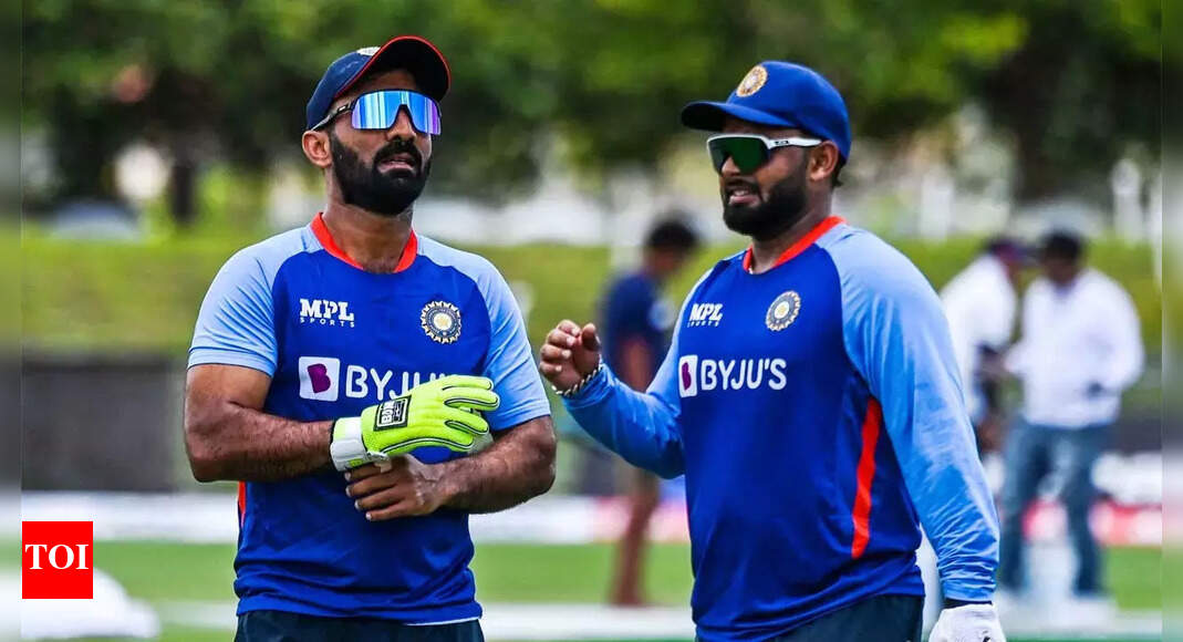 T20 World Cup: Rishabh Pant or Dinesh Karthik against England in semis?