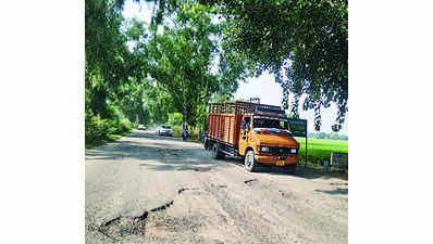 Sarabha road: Villagers cover holes as govt goes slow on CM’s promise