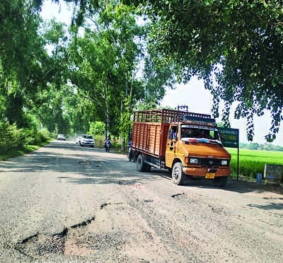 Sarabha road: Villagers cover holes as govt goes slow on CM’s promise