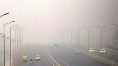 Delhi pollution: City's air quality may dip again today, warn agencies; overall AQI at 321