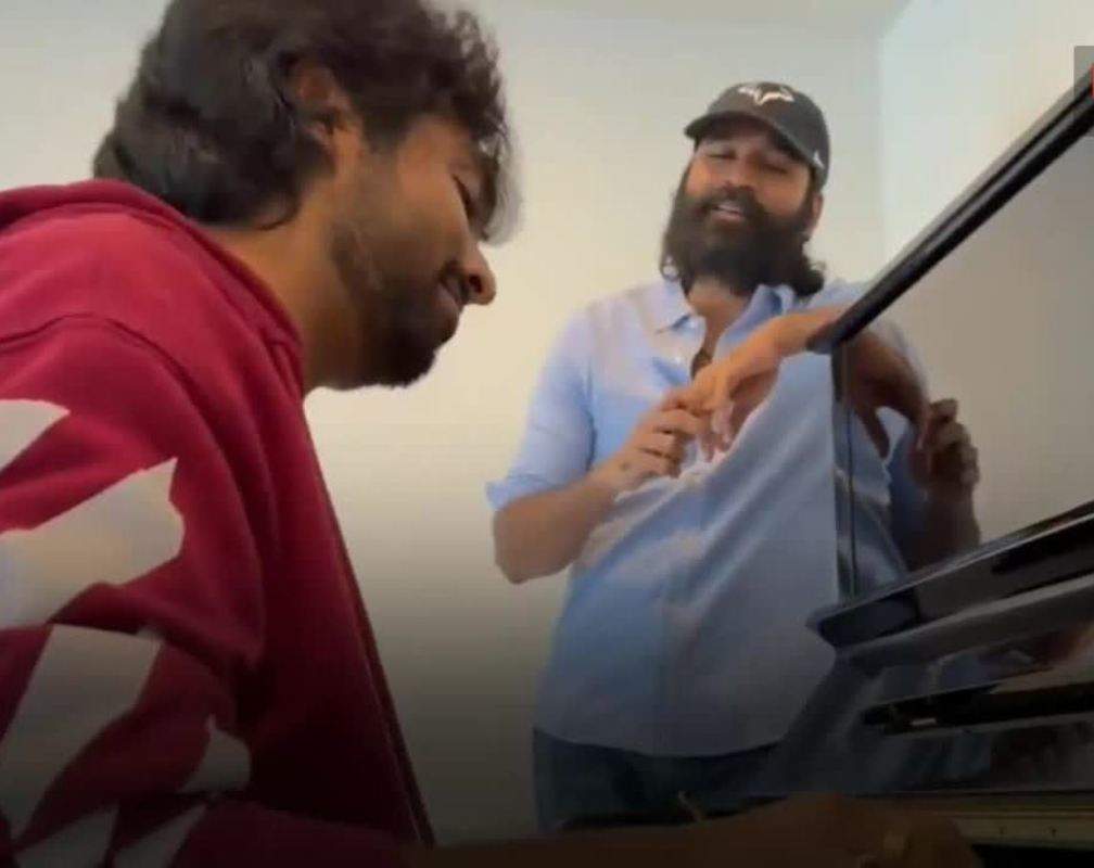 
Dhanush sings unplugged version of 'Vaathi' first single
