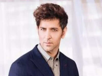 How Hrithik Roshan manages to look so young at 48!