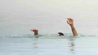UP: 3 kids drown as boat capsizes in Barabanki
