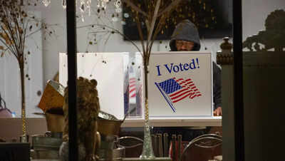 Factbox-US midterm elections: Governor races to watch