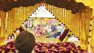 Devotees flock to gurdwaras to mark Guru Nanak Jayanti