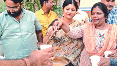 Mayor polls: 6 more BJP councillors join party’s camp, mock voting held
