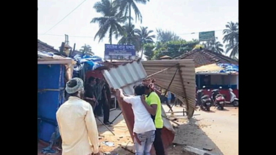Illegal extensions to 30 tourism department stalls in Colva demolished