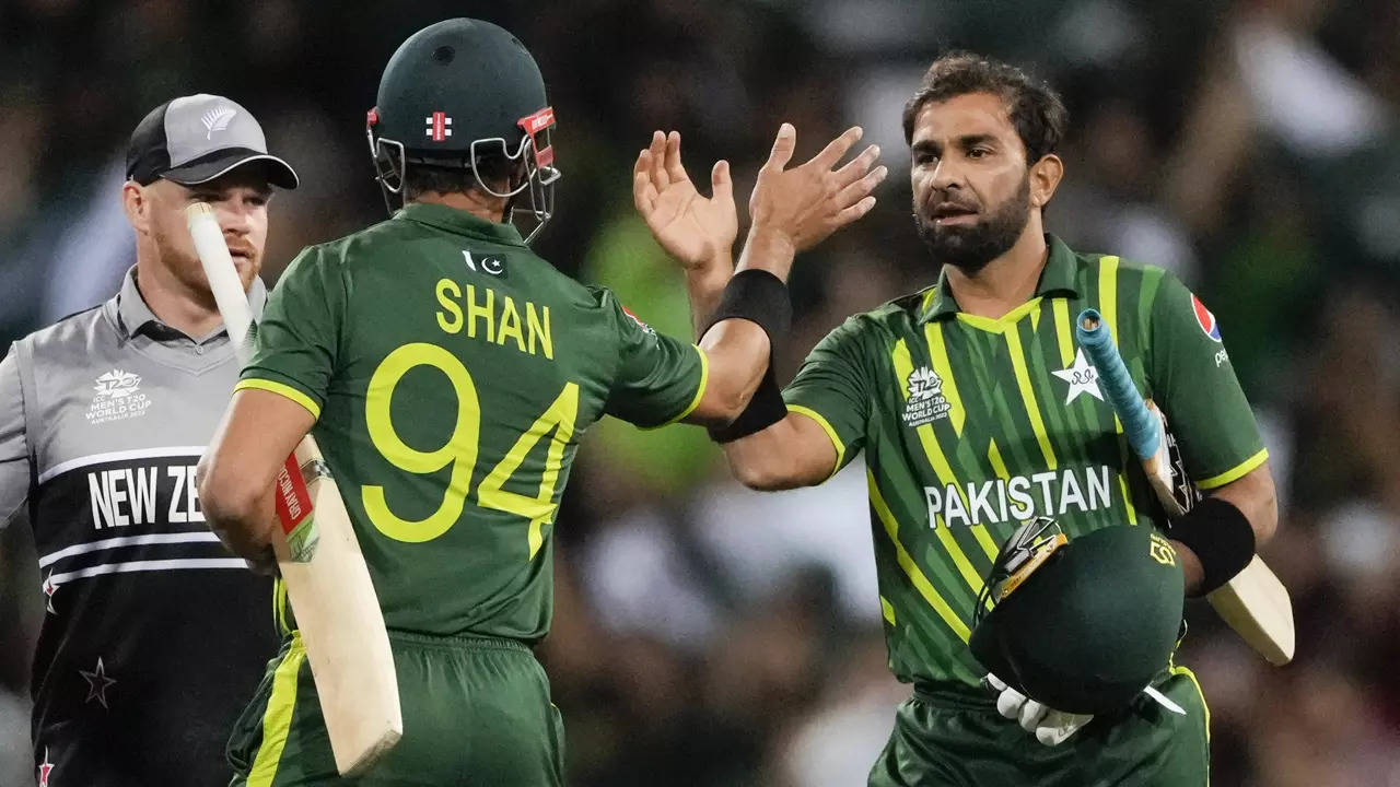 New Zealand stay alive at T20 World Cup as Pakistan, Sri Lanka lose