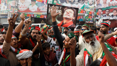 Imran Khan's party resumes stalled long march