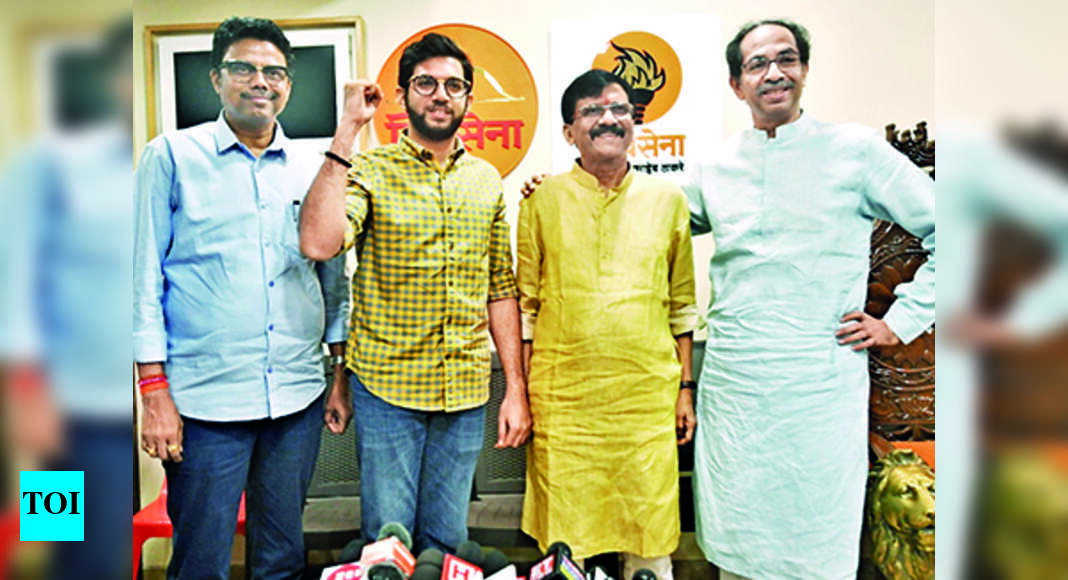 Day after release, Raut praises Fadnavis: &lsquo;He runs govt&rsquo;