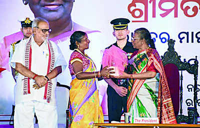 First citizen Droupadi meets state’s achievers