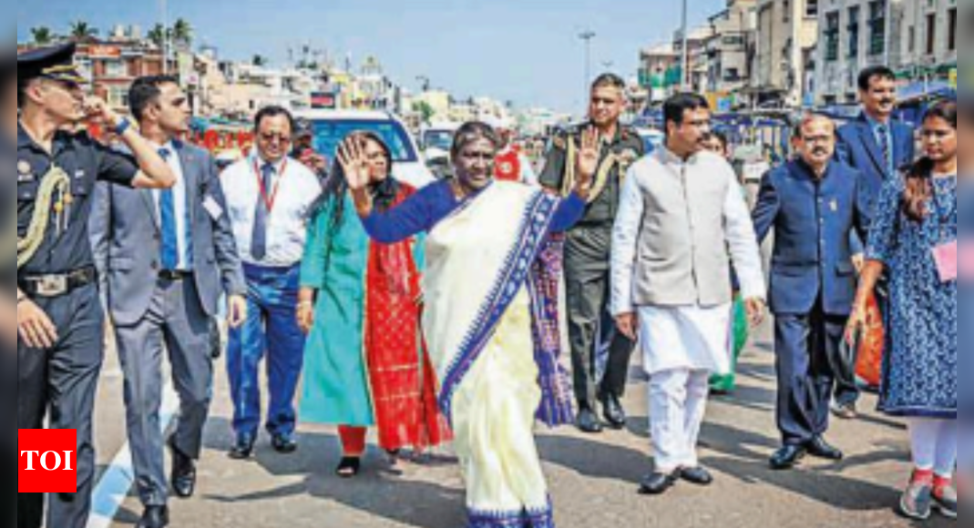 President Droupadi Murmu Treks 2km To Puri Shrine As Common Citizen ...