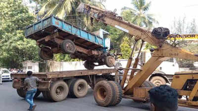 MMC takes action, lifts scrap vehicles in Vasco