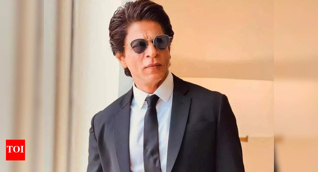 Shah Rukh Khan spotted at the airport, hides his face from the paparazzi – Pic inside – Times of India