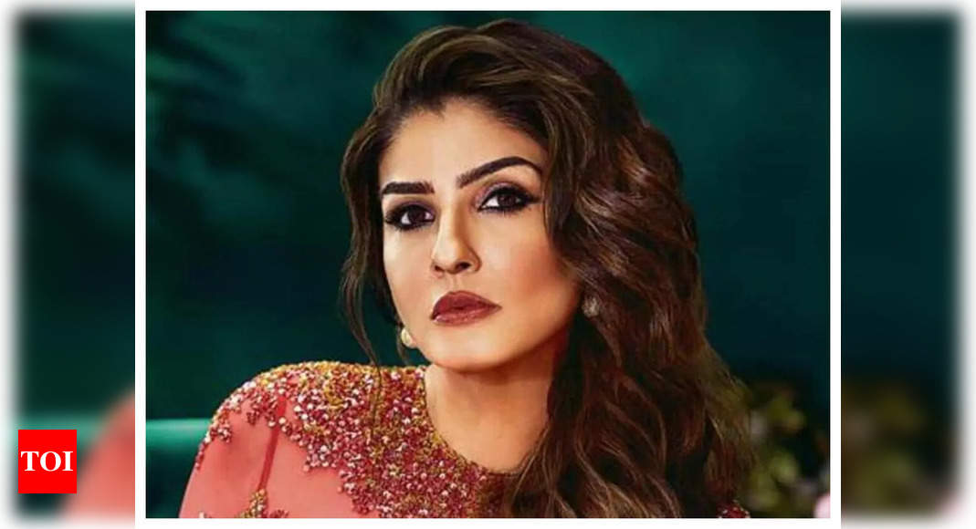 Raveena Tandon Ranveer Xxx - Raveena Tandon talks about how actresses are treated by media; asks why  Madhuri Dixit is called 'superstar of 90's' but Aamir Khan isn't | Hindi  Movie News - Times of India