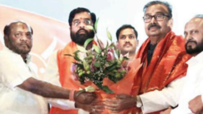 Maharashtra: In jolt to Uddhav Thackeray, veteran Gajanan Kirtikar joins Shinde camp