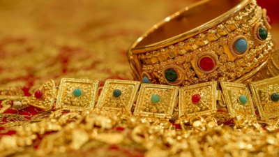 Navi Mumbai: Rs 1 crore, 600gm gold seized from tainted official