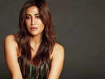 Chitrangda Singh shakes up the cyberspace with her alluring pictures