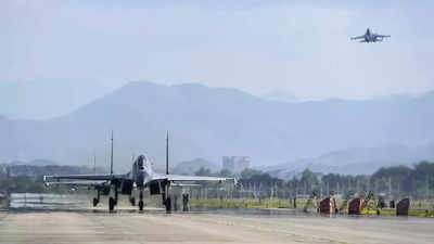 Taiwan says Chinese fighter jets fly near island