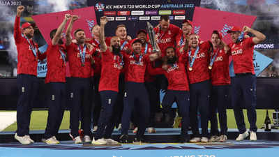 Stokes, Curran star as England beat Pakistan by 5 wickets to win T20 World Cup