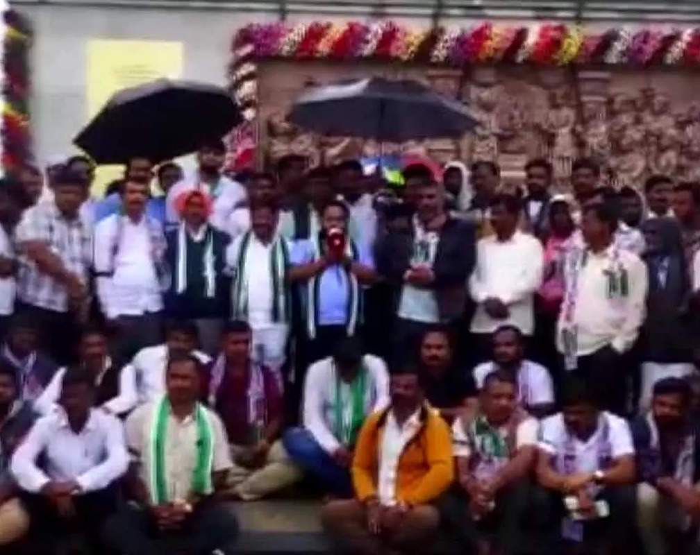 
Karnataka: JDS workers stage silent protest near Kempegowda statue in Bengaluru
