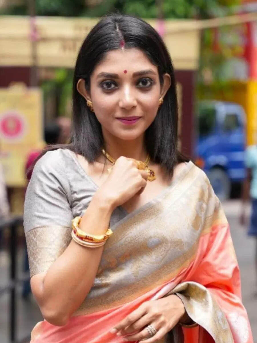 Bengali beauty Devlina Kumar continues her tryst with saree | Times of ...