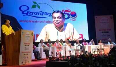 Don’t prescribe allopathic medicines, Gadkari to ayurveda doctors