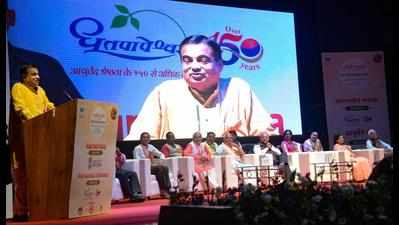 Don t prescribe allopathic medicines Gadkari to ayurveda doctors