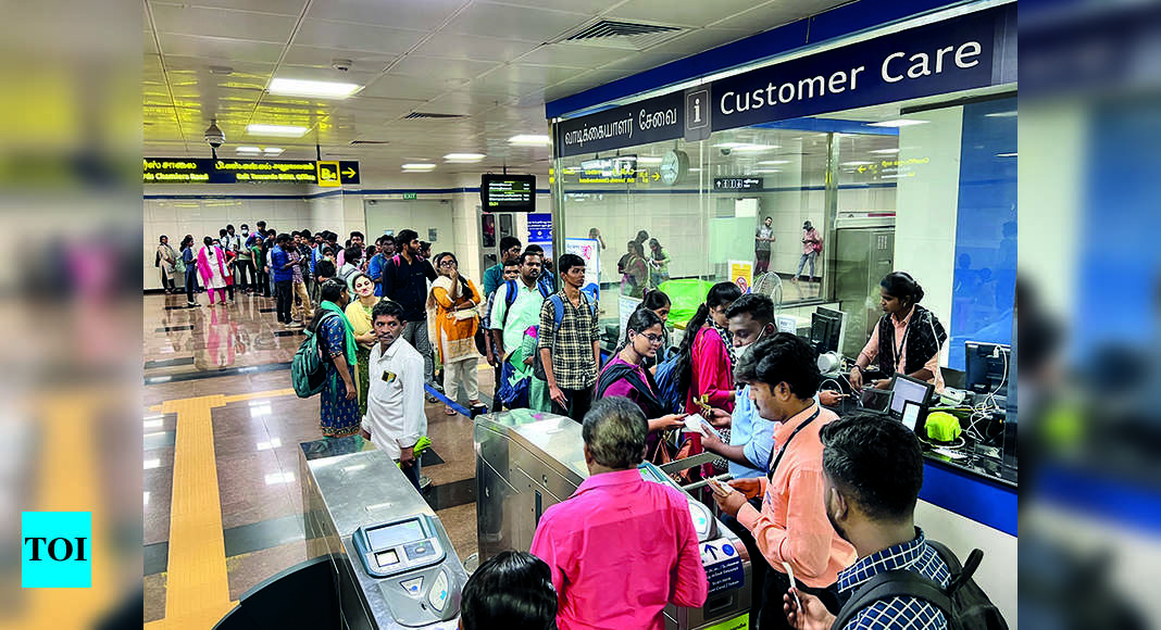 Nandanam: Long Queues As Metro Rail Fails To Handle Crowd At Nandanam ...